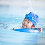 水泳をする男の子