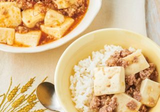 子どもは甘め、大人は辛めで楽しめる！ 「麻婆豆腐丼」の取り分けレシピ