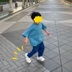 「ソルボセイン」を使用した「DSIS瞬足インソール」で快適にお出掛けをする４歳児