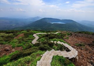 登山で「子どもを先に歩かせる」が絶対NGである理由　『子ども版 これで死ぬ』が教える山の原則