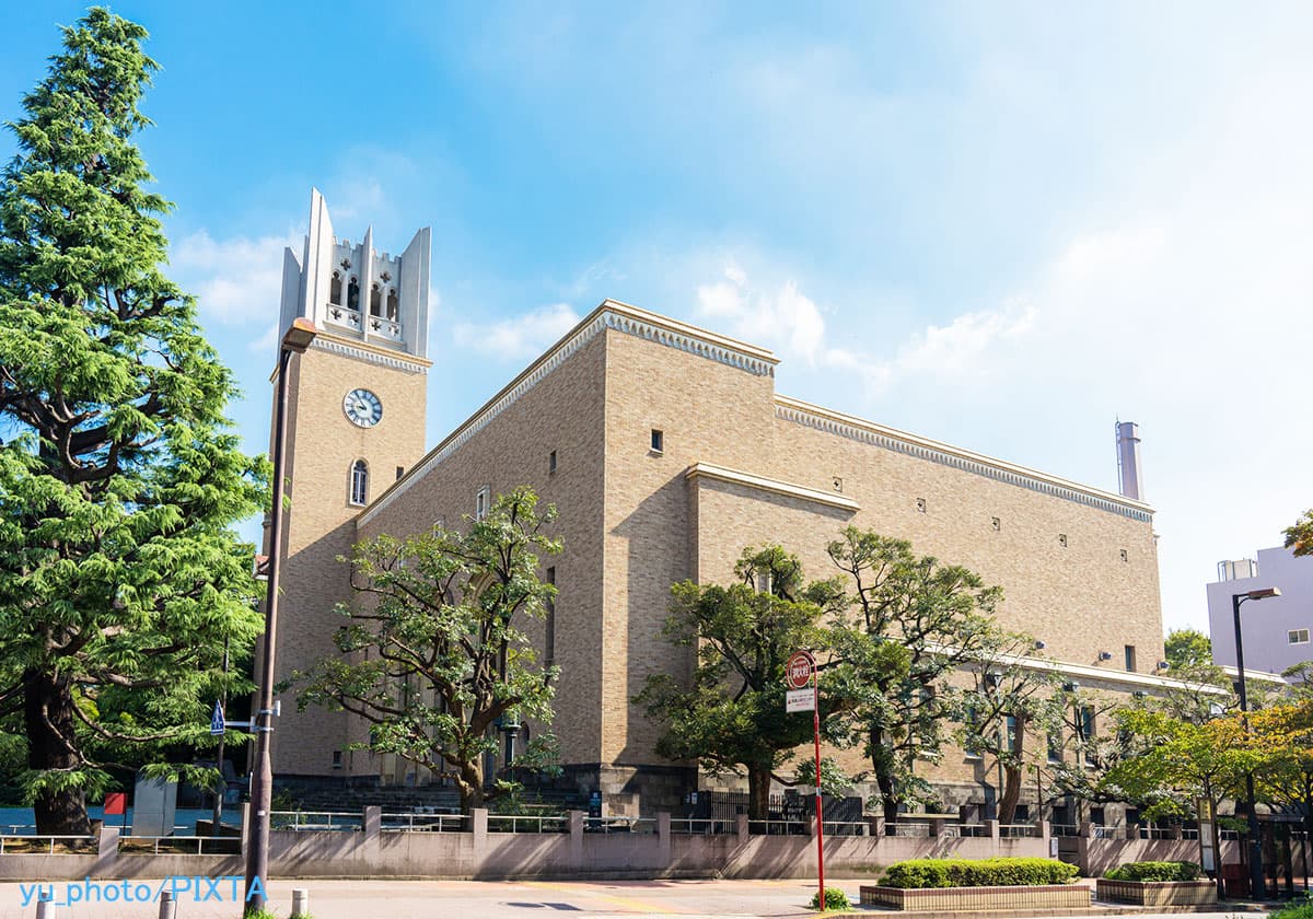 早稲田大学