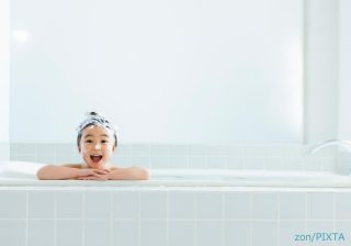お風呂を嫌がる子どもへの対応法　水が苦手な子も楽しく入れる工夫とは？