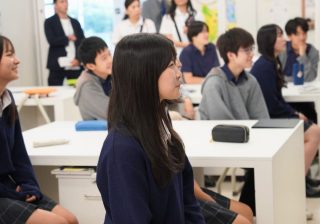 ママパパの“困りごと“再現した生成AI動画に、中学生は何を思った?ピジョンの「赤ちゃんを知る授業」レポ