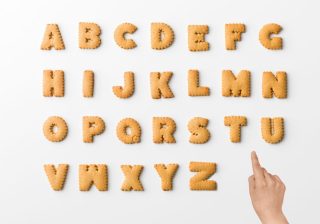 書き順なし・たった26文字　 アルファベットが子どもにとって「ひらがなより簡単」な理由【ゆる英語子育て⑤】