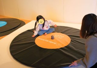 オーディオテクニカとコラボ！「乗れるレコード」でくるくる回る不思議な遊具が登場【PLAY! PARK】
