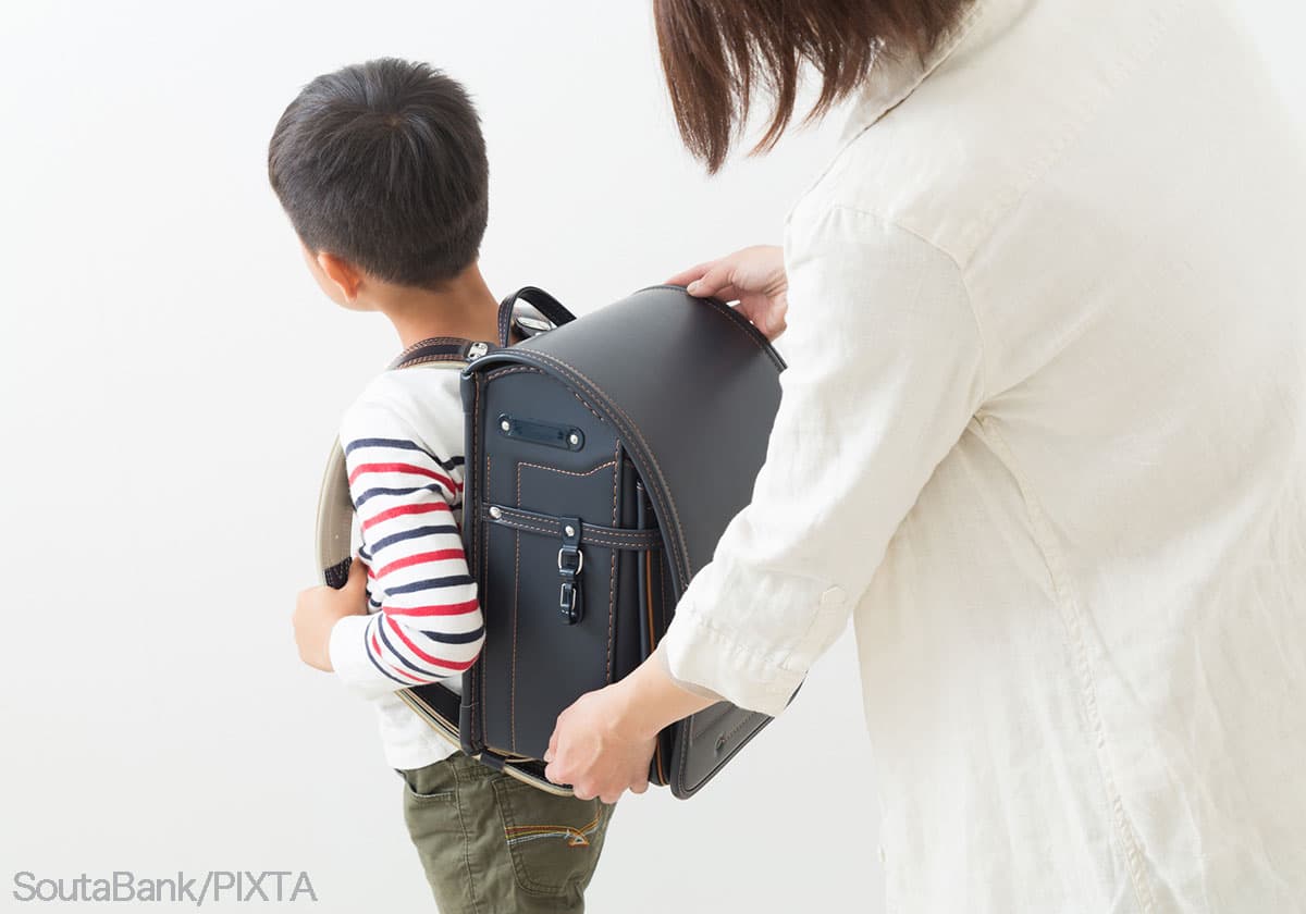 小学生の朝の支度の風景